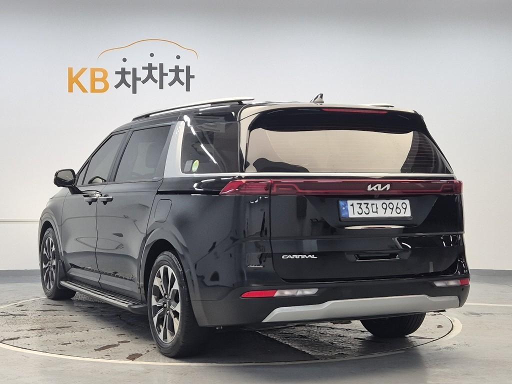Kia Carnival Gasoline Prestige 3