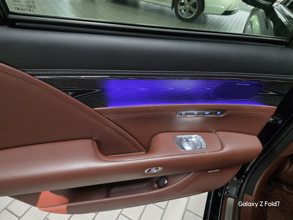 Genesis G90 3.5T GDI AWD 9