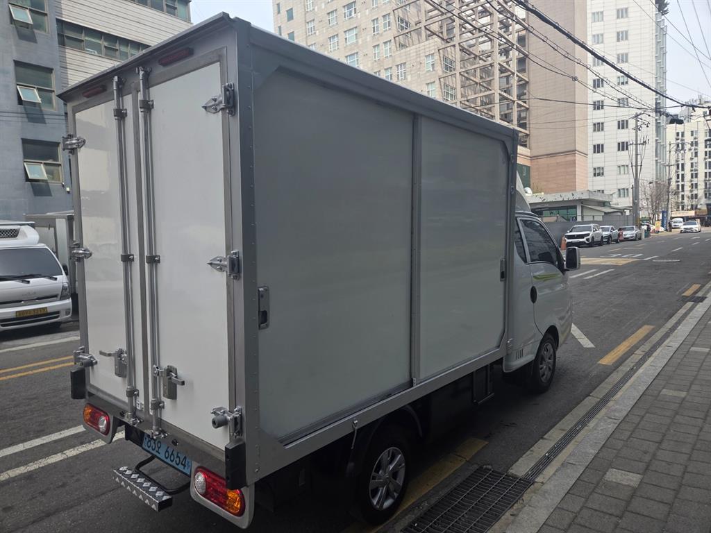 Hyundai Porter 1.0 Ton/ Super Cab/ Long Wheelbase 7