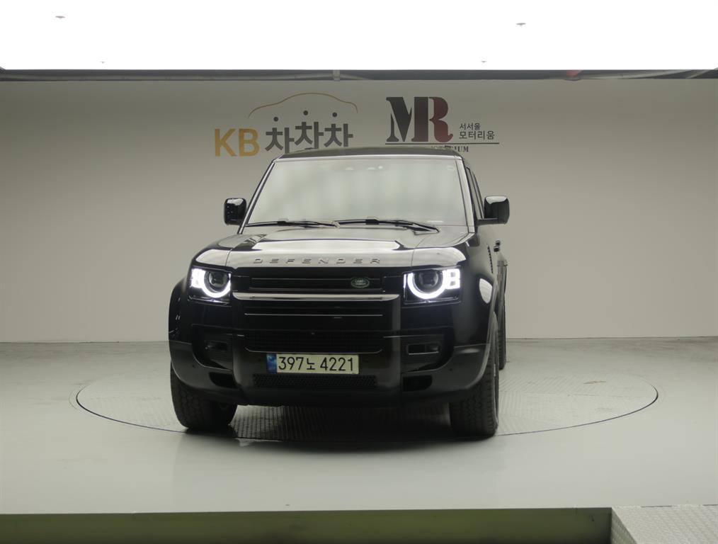 Land Rover Defender 110 D250 SE 2