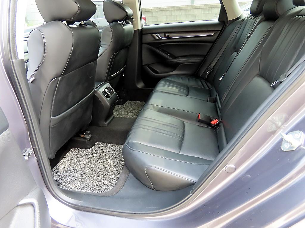 Honda Accord 1.5 Turbo 7