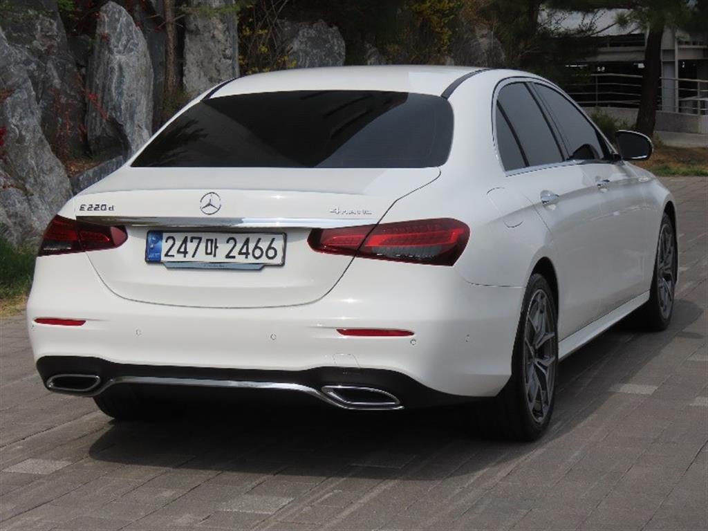 Mercedes-Benz E-Class E220d 4MATIC AMG Line 4