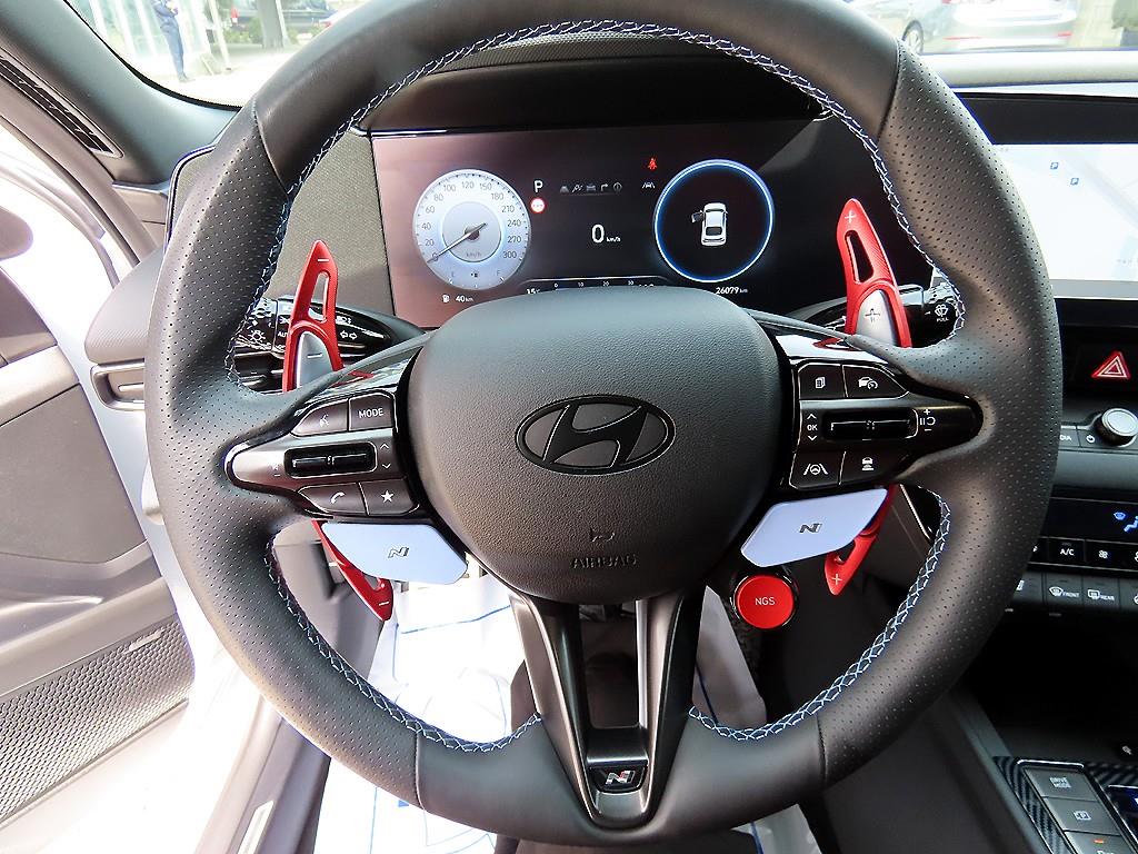 Hyundai Avante 2.0 N 9