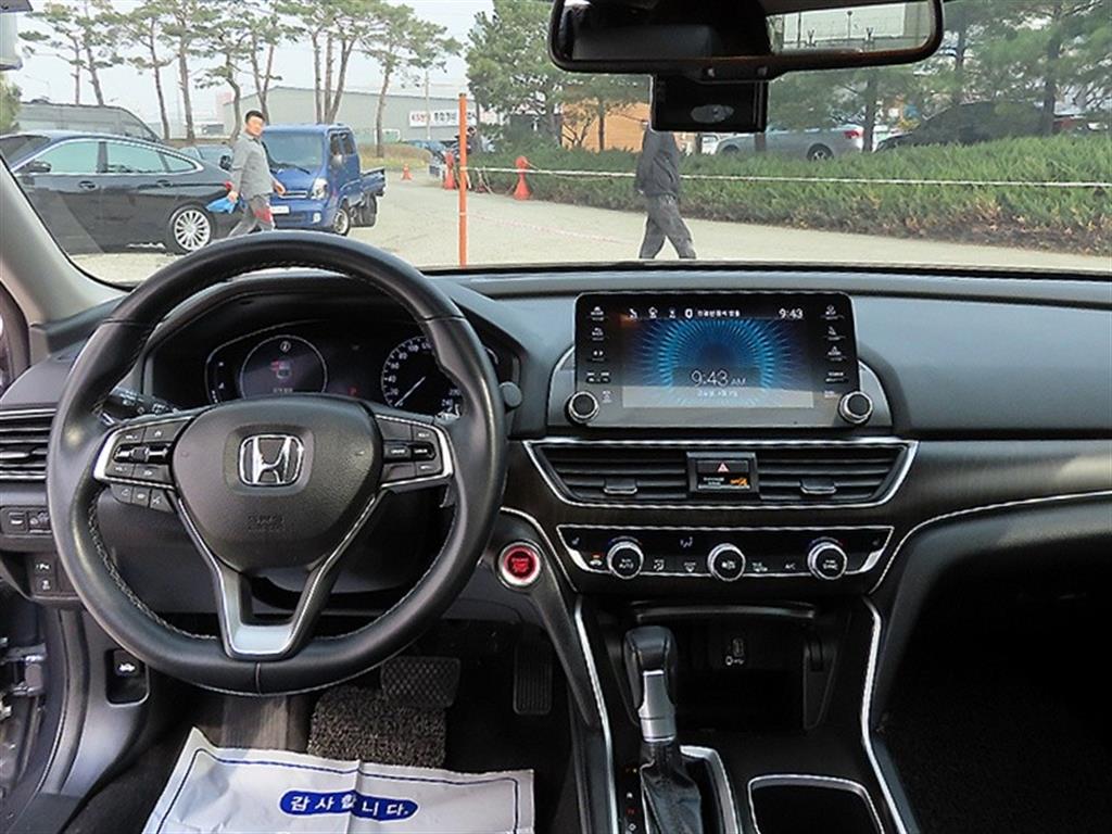 Honda Accord 1.5 Turbo 8