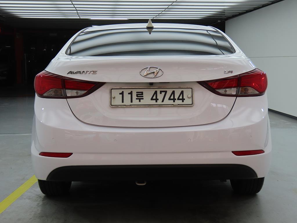 Hyundai Avante 1.6 LPI Modern 4