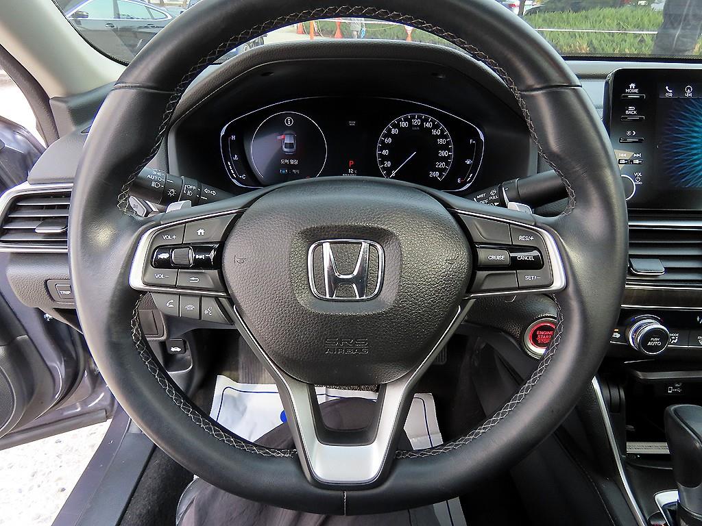 Honda Accord 1.5 Turbo 9