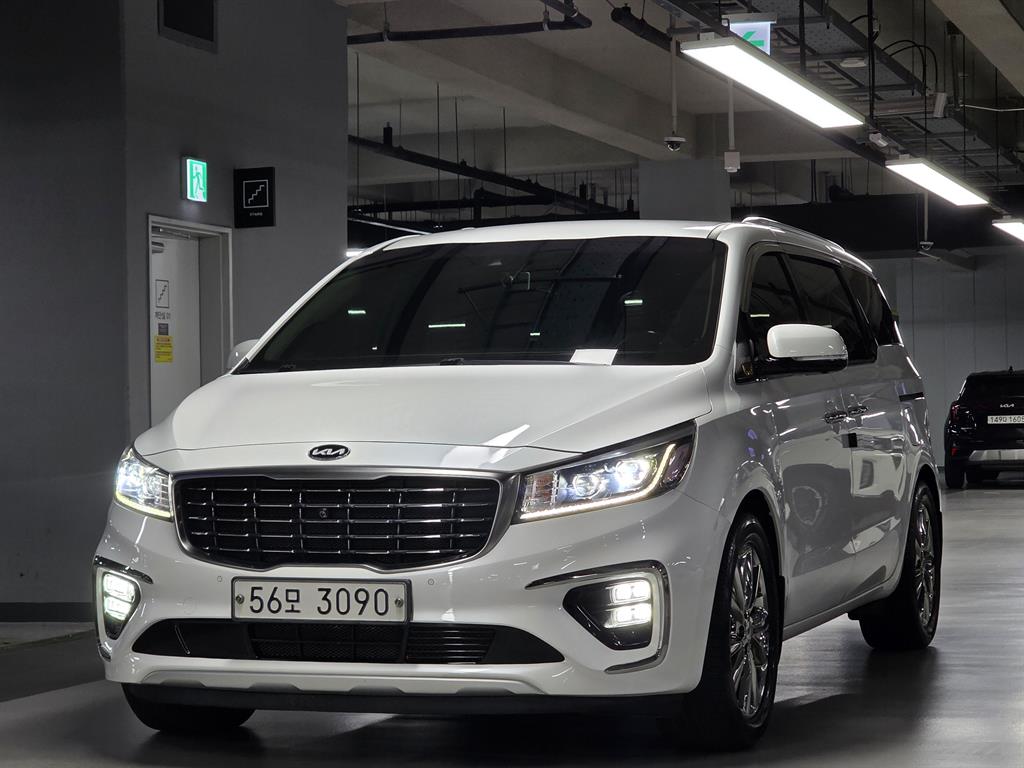 Kia Carnival Gasoline Noblesse Special 2