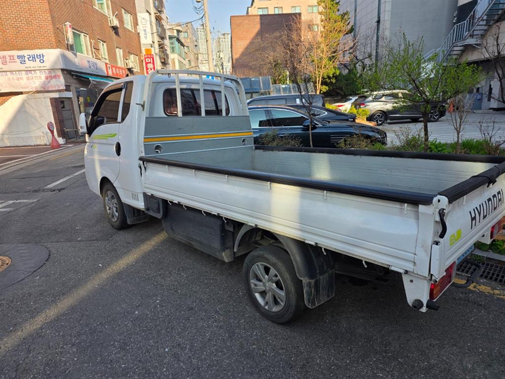 Hyundai Porter 1.0 Ton/ Super Cab/ Long Wheelbase/ Premium Special 3