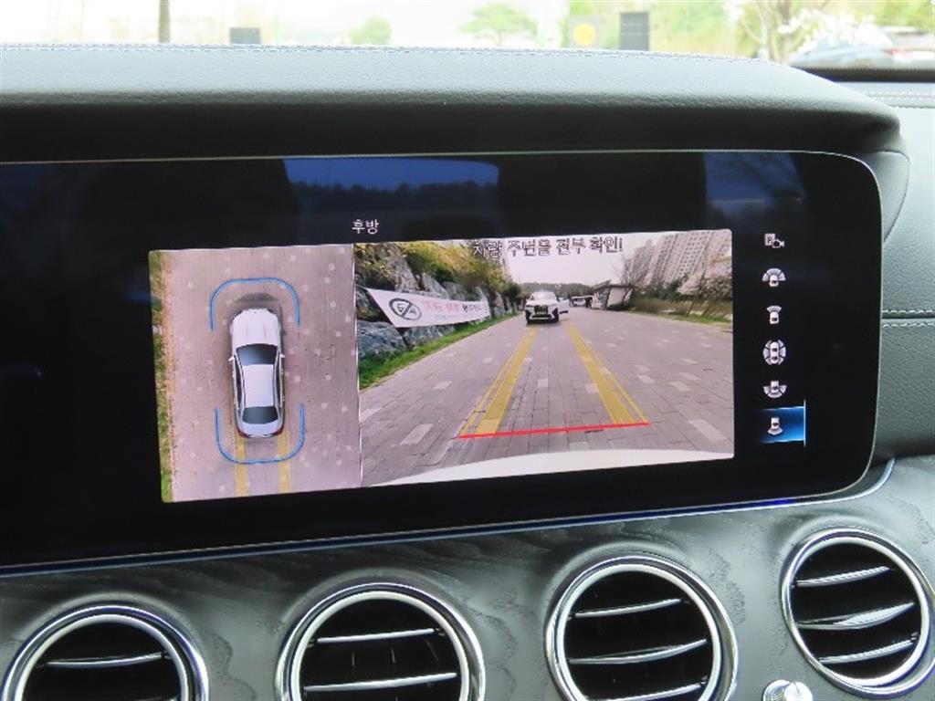 Mercedes-Benz E-Class E220d 4MATIC AMG Line 10