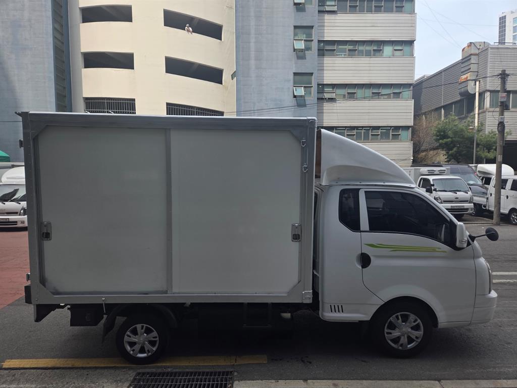 Hyundai Porter 1.0 Ton/ Super Cab/ Long Wheelbase 8