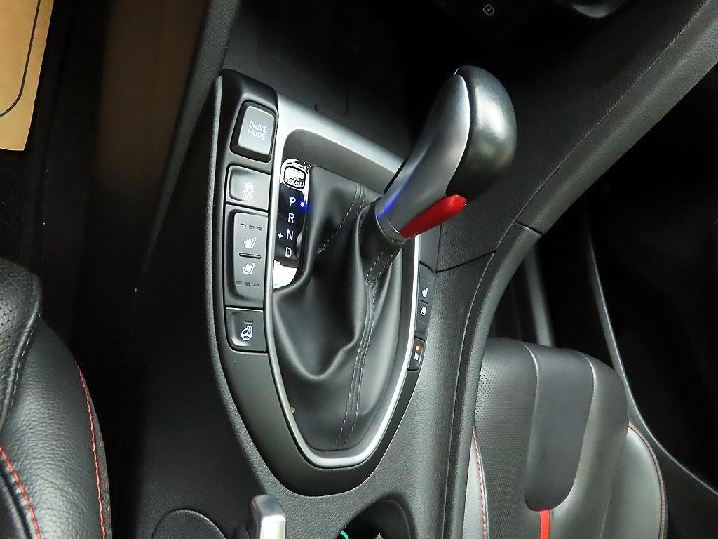 Hyundai Veloster 1.6 Turbo Sport Core 10