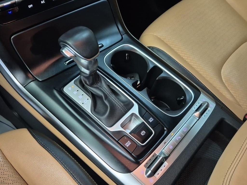 Kia Carnival Gasoline Prestige 9