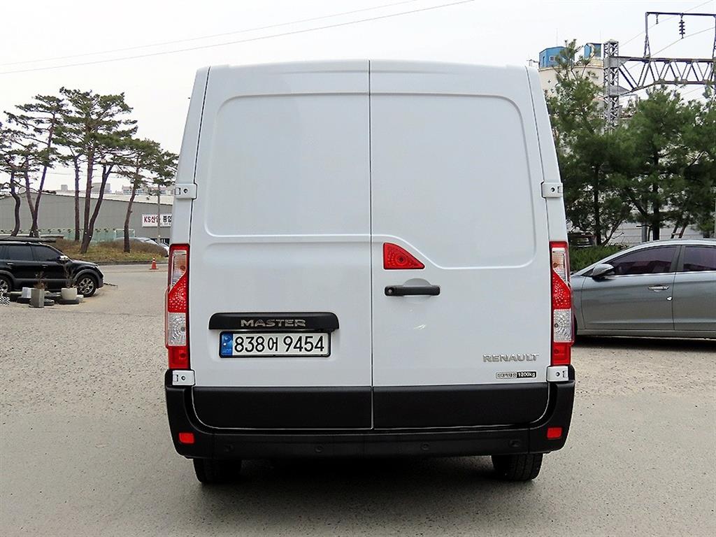 Renault Master 2.3 S 5