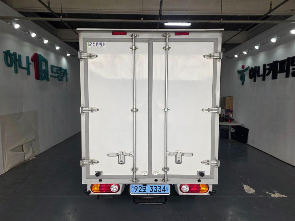 Hyundai Porter 1.0 Ton/ Super Cab/ Long Wheelbase 4