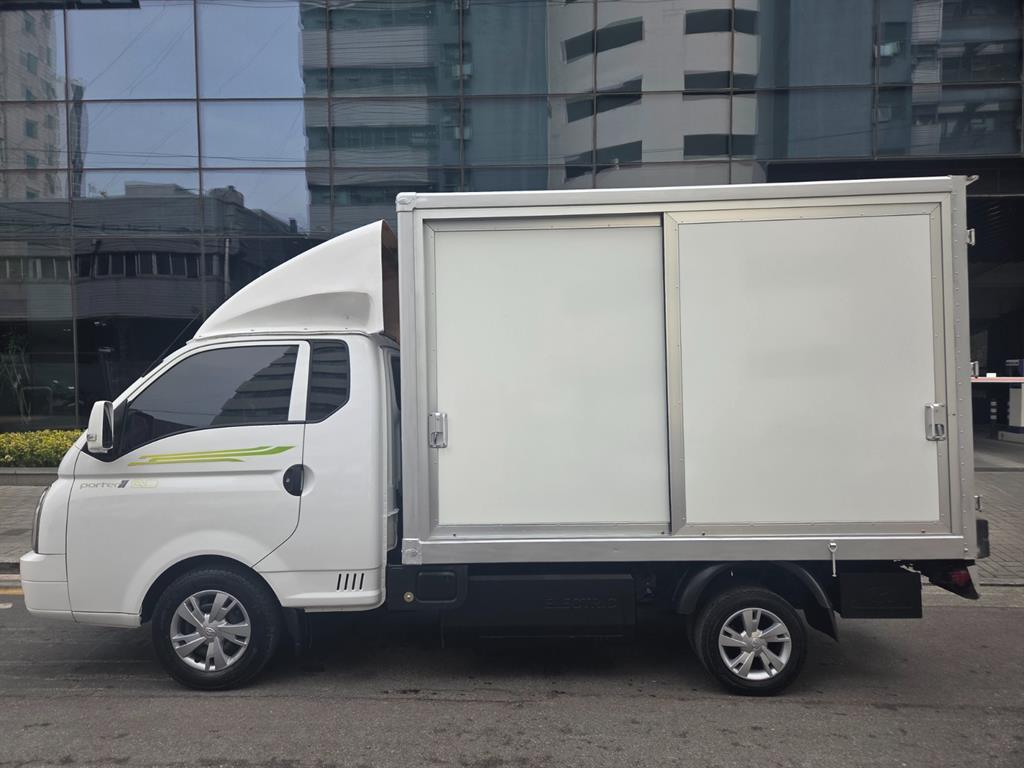 Hyundai Porter 1.0 Ton/ Super Cab/ Long Wheelbase 4