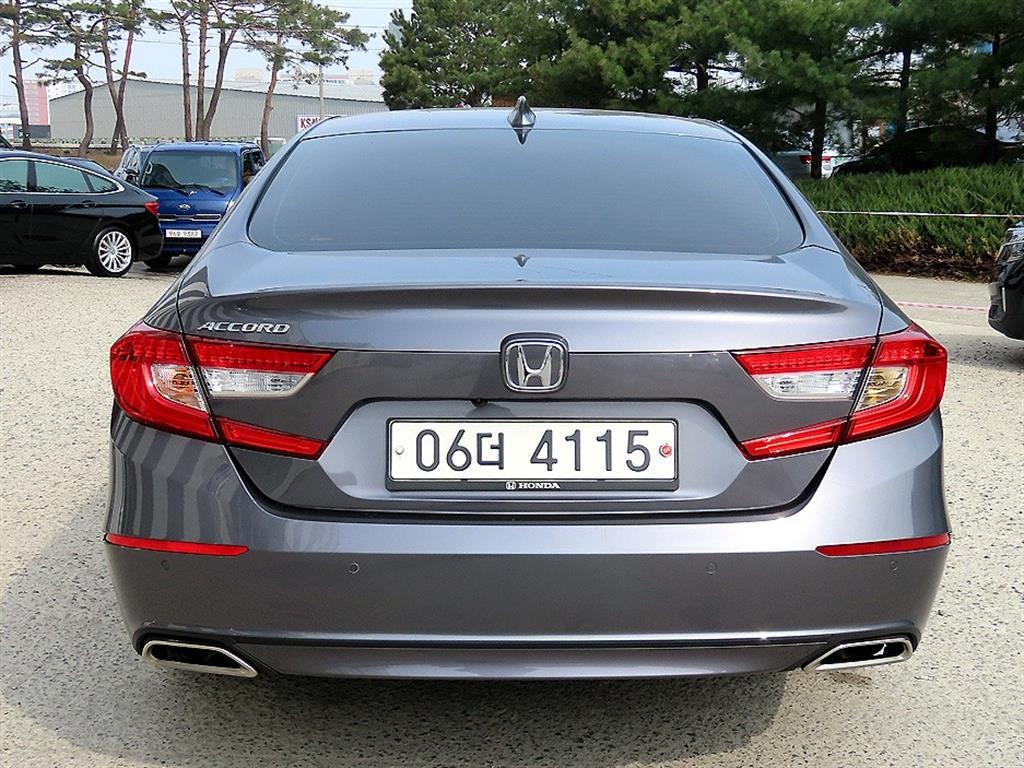 Honda Accord 1.5 Turbo 5