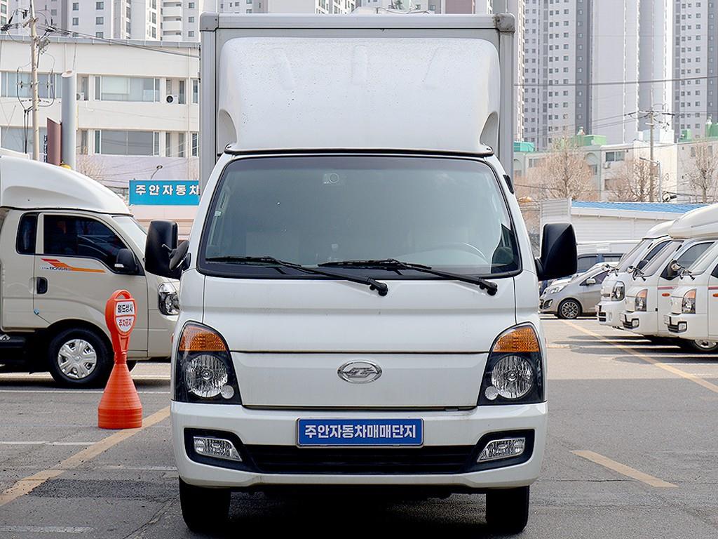 Hyundai Porter 1.0 Ton/ Super Cab/ Long Wheelbase 2