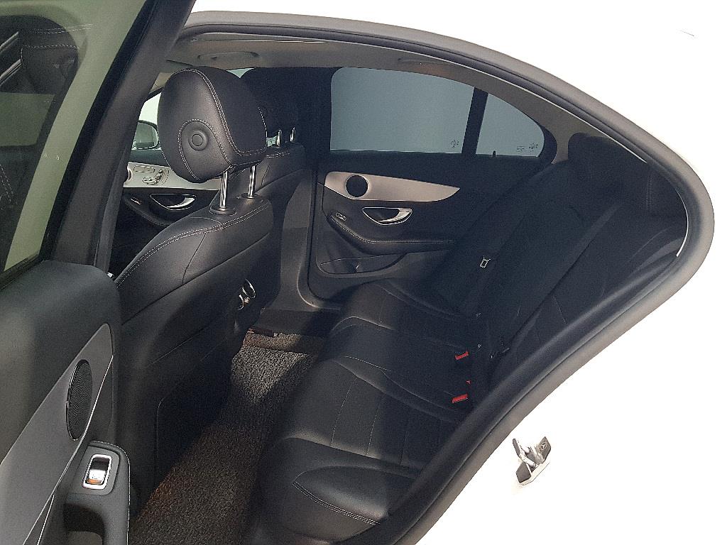 Mercedes-Benz C-Class C220 d 4MATIC 10