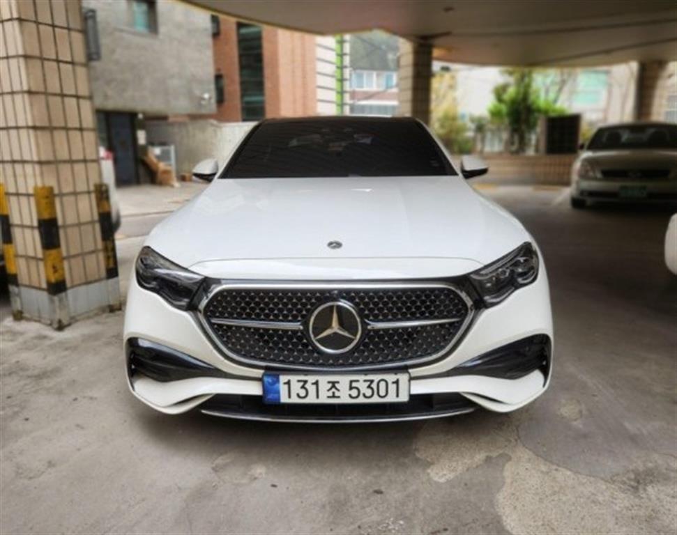 Mercedes-Benz E-Class E300 4MATIC AMG Line
