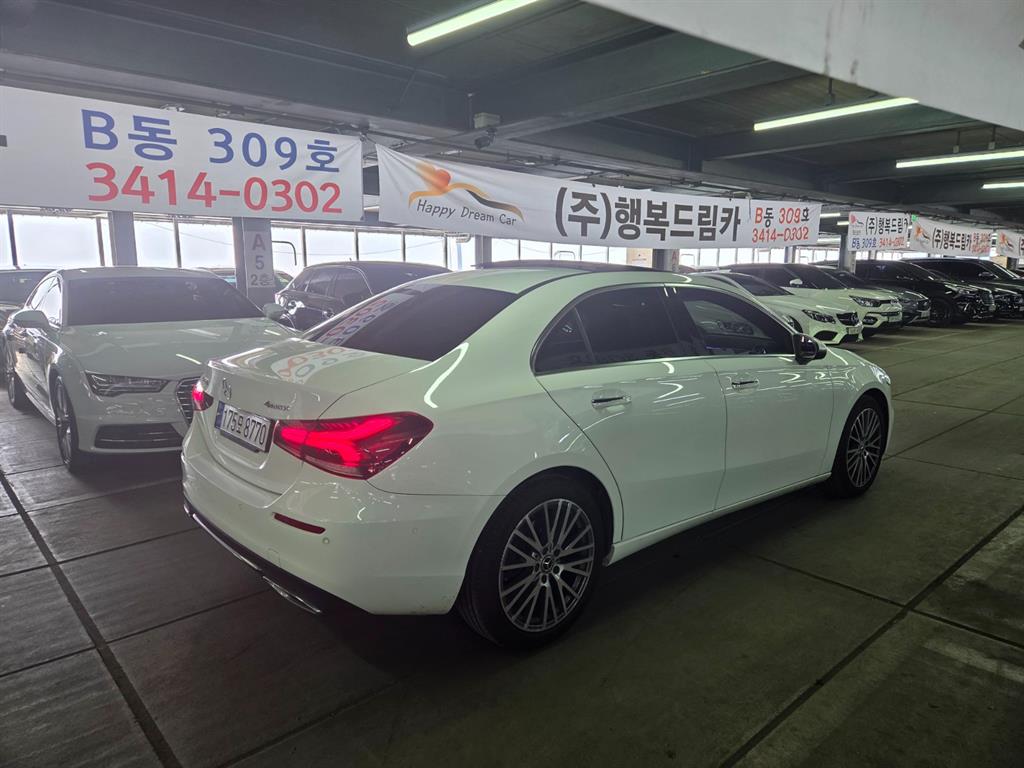 Mercedes-Benz A-Class A250 4MATIC Sedan — фото 3
