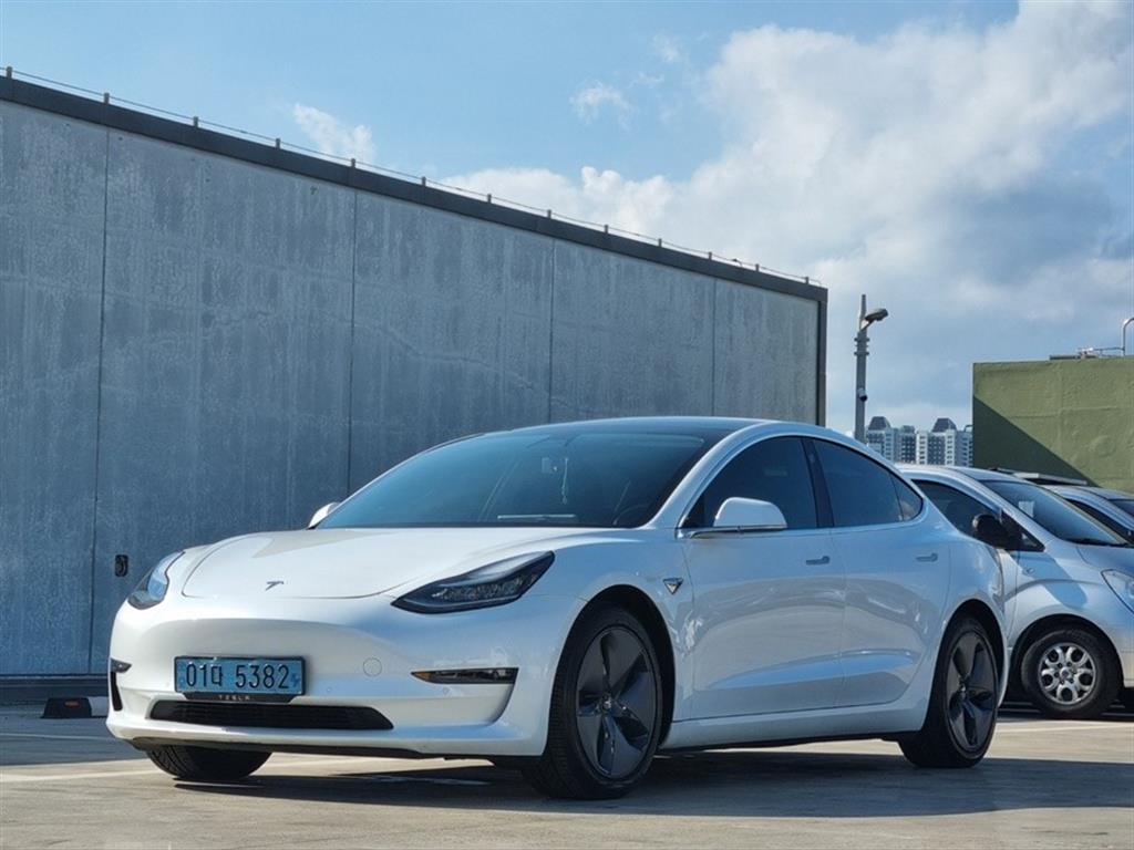 Tesla Model 3 Long Range