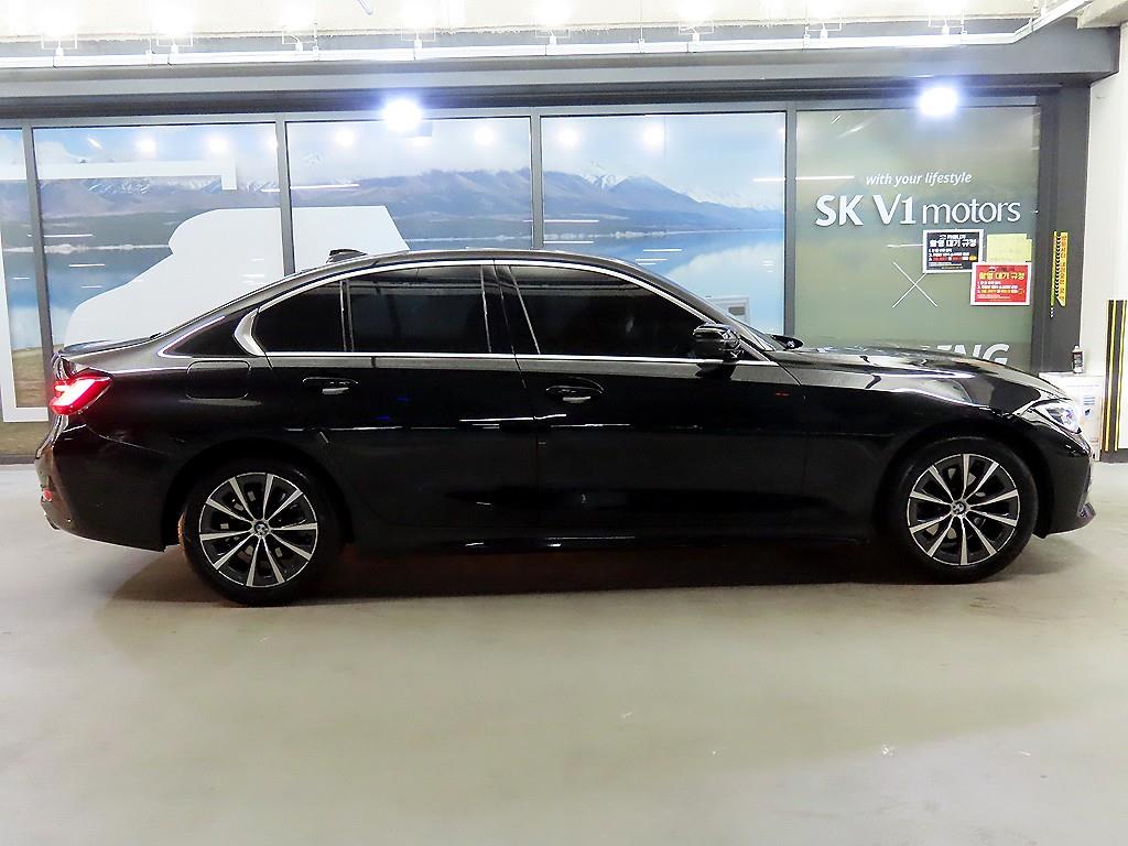 BMW 3 Series 320i — фото 3