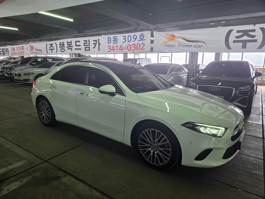 Mercedes-Benz A-Class A250 4MATIC Sedan — фото 2
