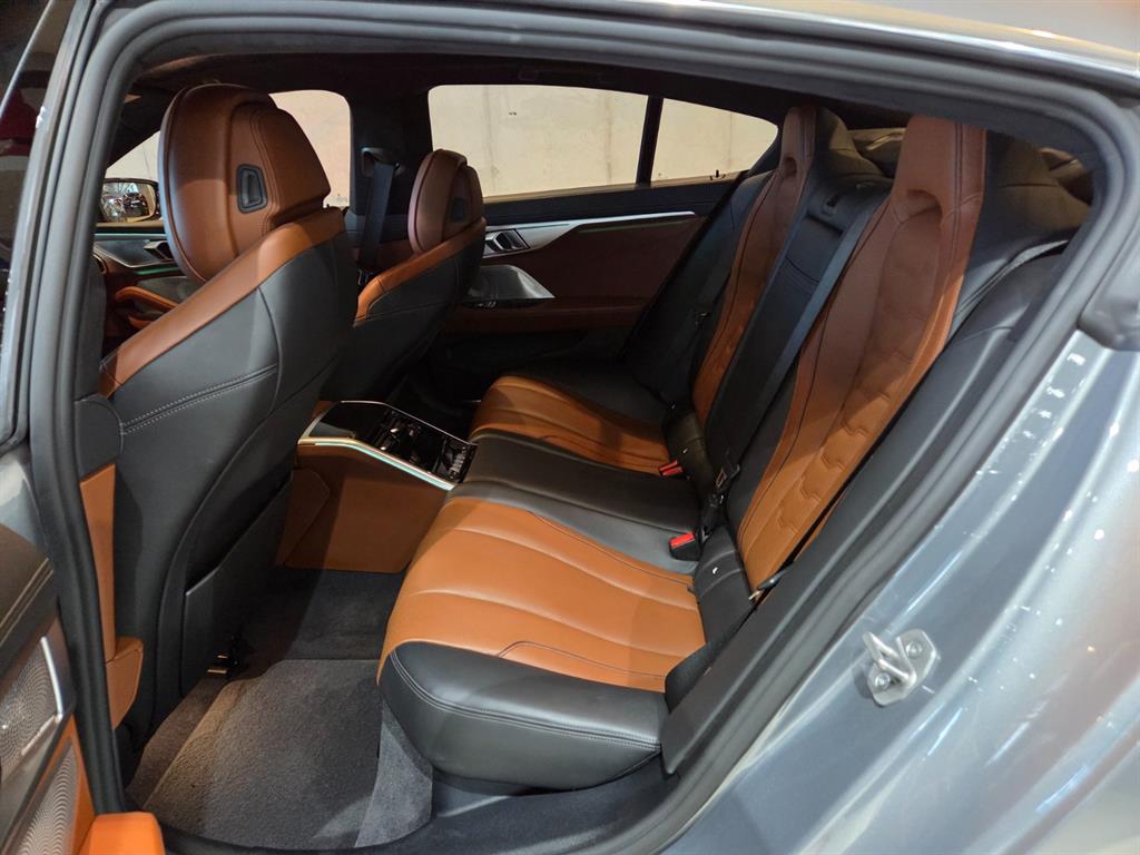 BMW 8 Series M850i xDrive Coupe 8