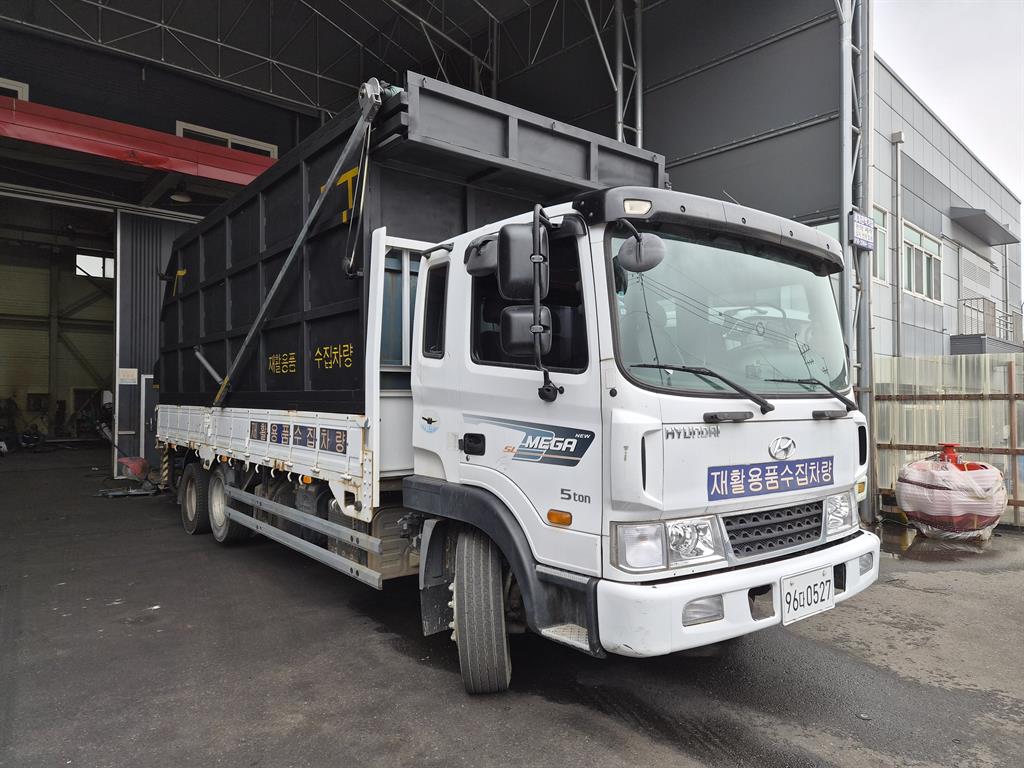 현대 메가트럭 집게차 5톤 수동 함코 - 중고 트럭 매물 이미지