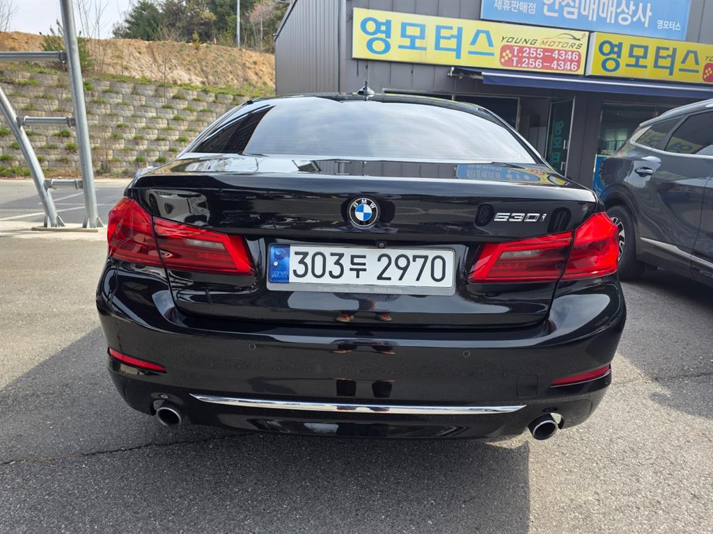 BMW 5 Series 530i Luxury Plus 5