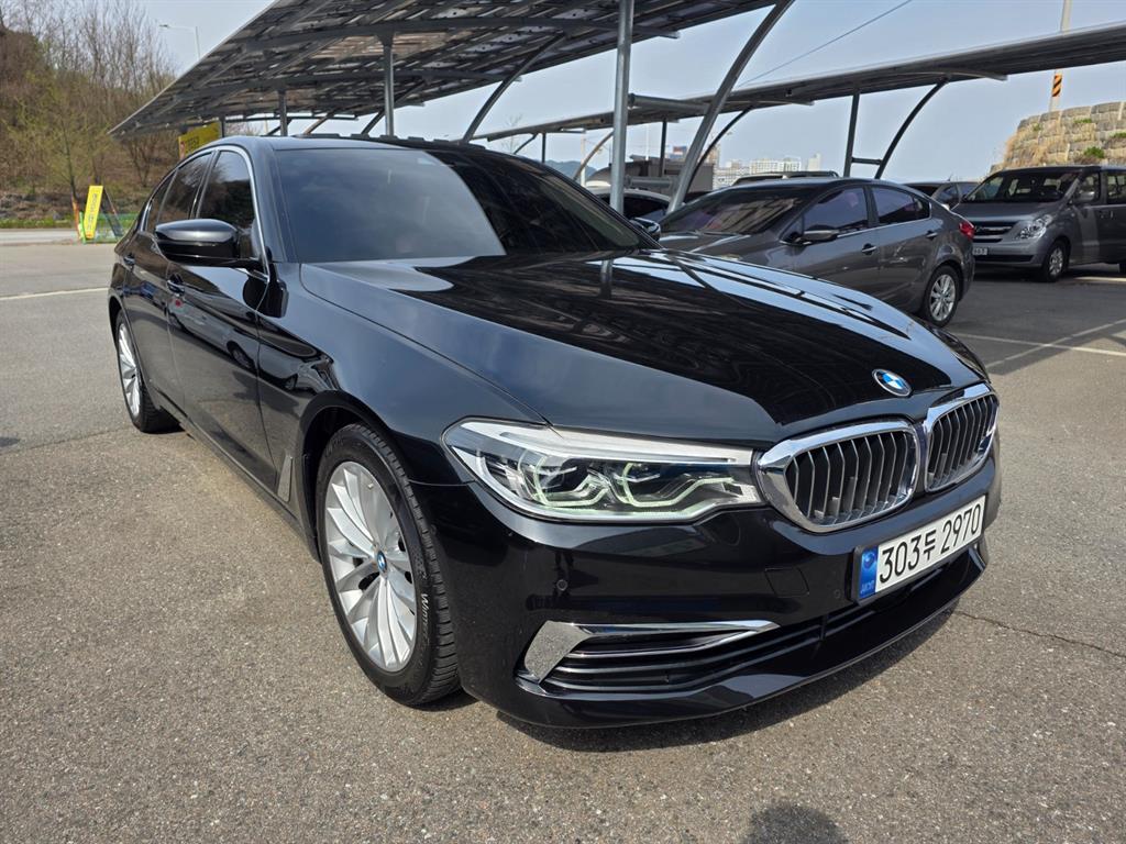 BMW 5 Series 530i Luxury Plus 3