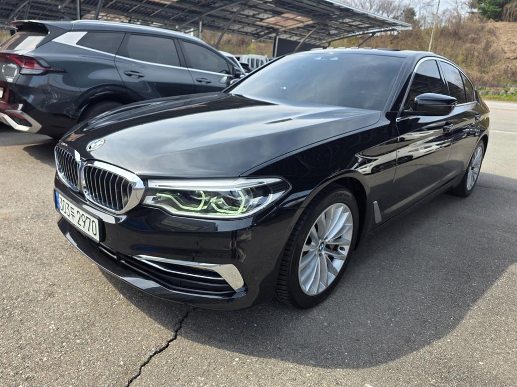 BMW 5 Series 530i Luxury Plus 4