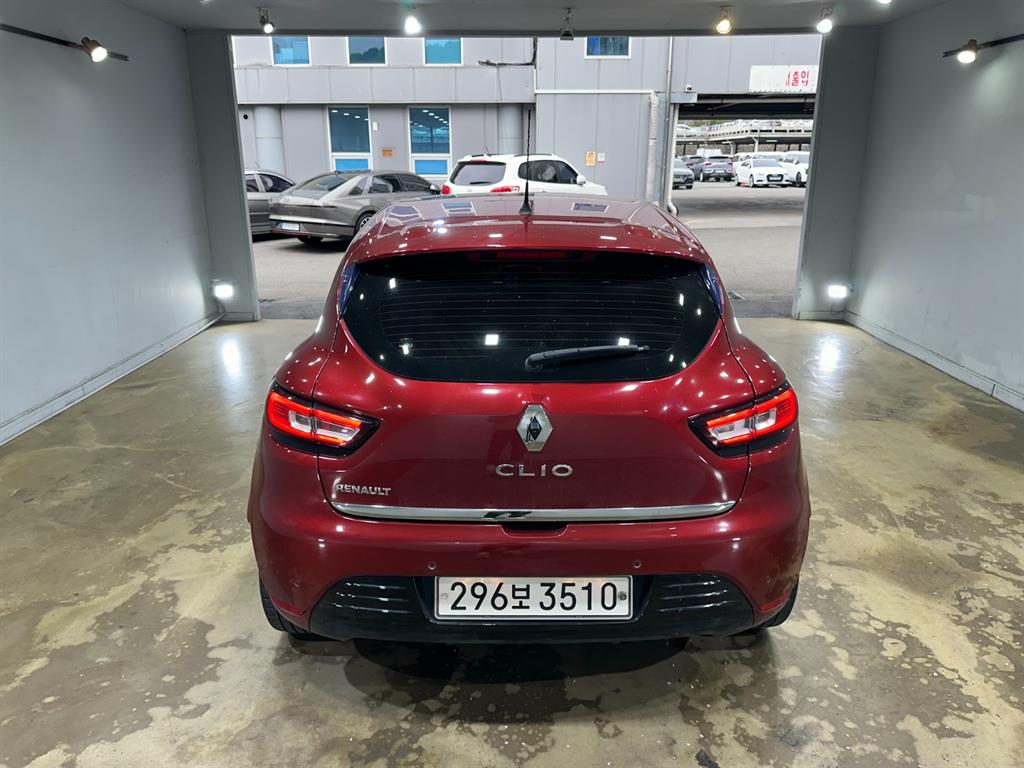 Renault Clio Iconic 6