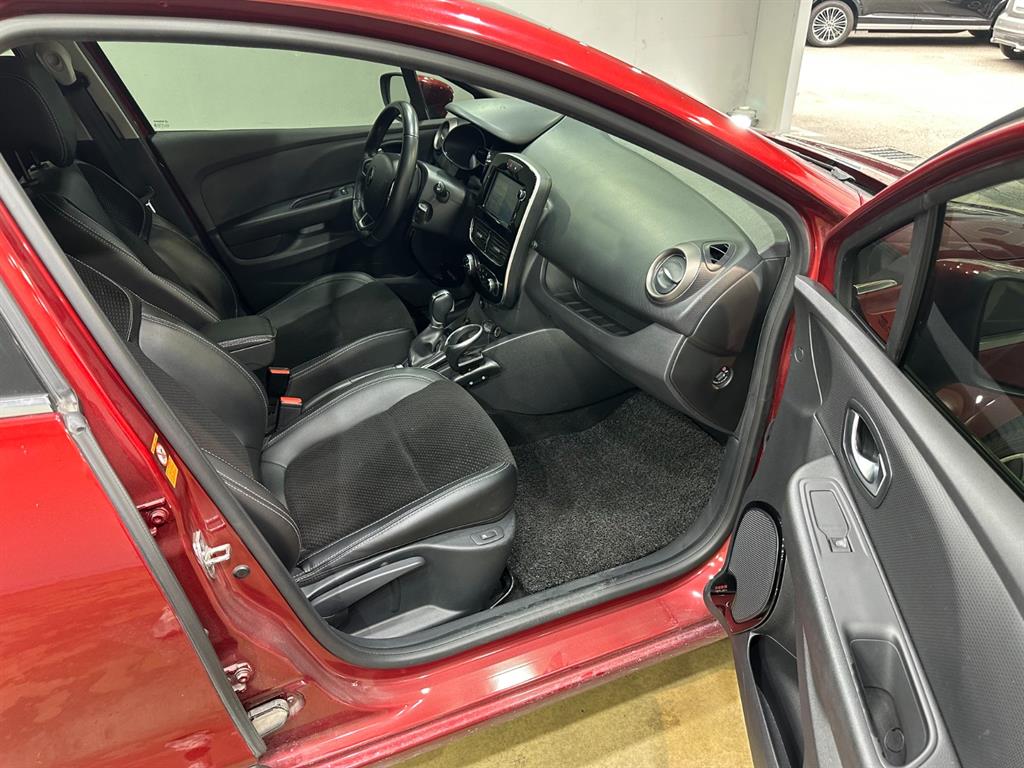 Renault Clio Iconic 8