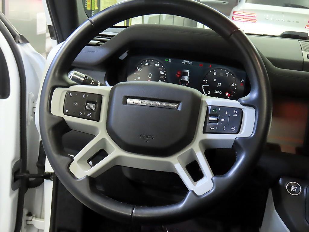 Land Rover Defender 110 D250 SE 9