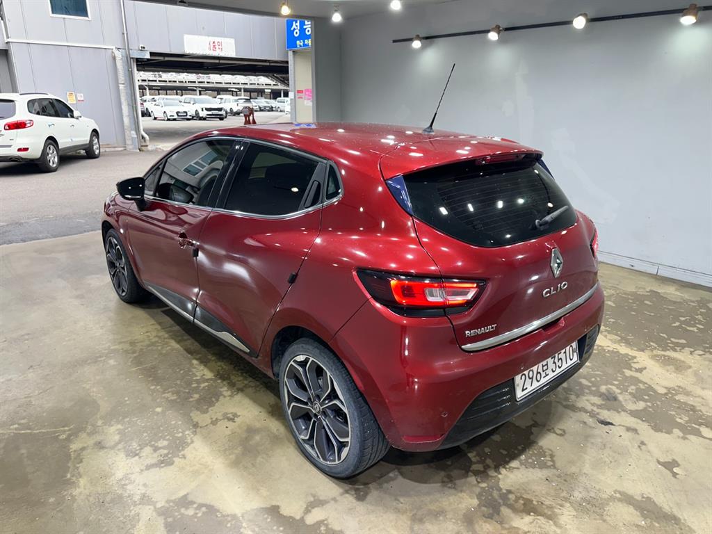 Renault Clio Iconic 5