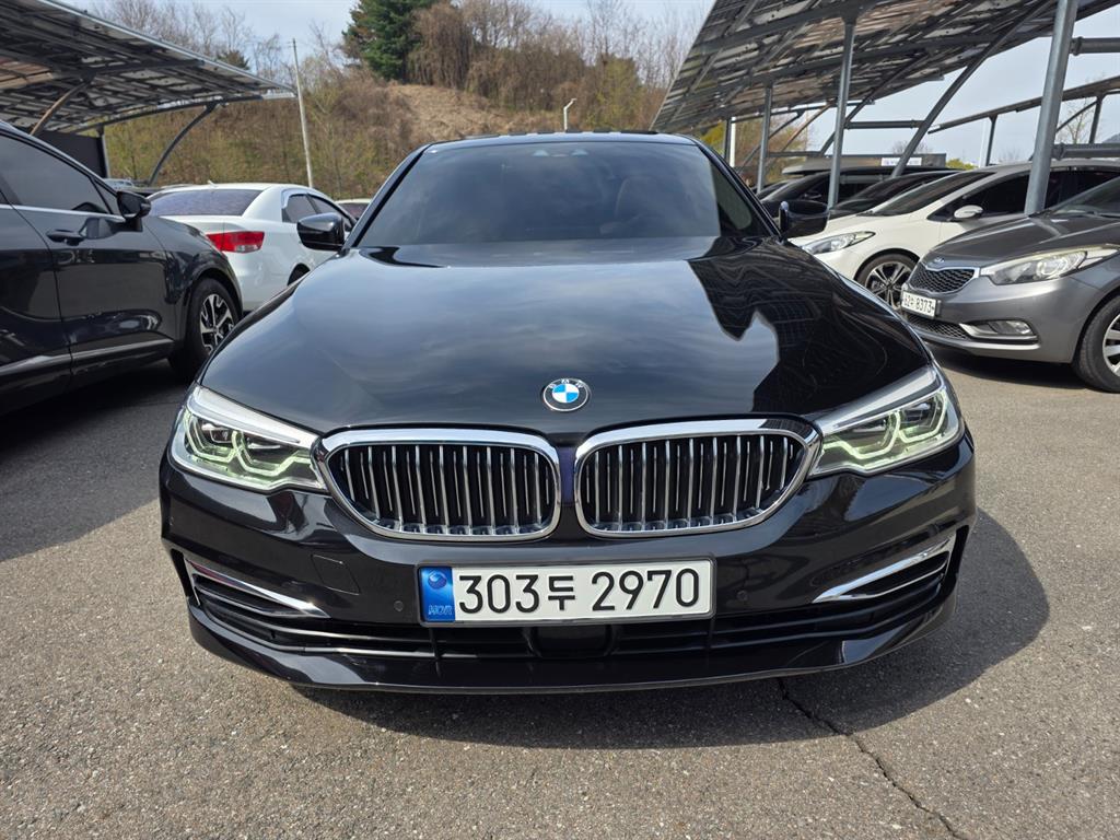 BMW 5 Series 530i Luxury Plus 2