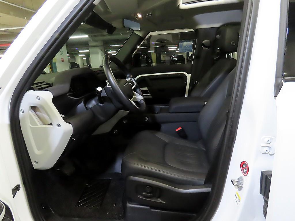 Land Rover Defender 110 D250 SE 7