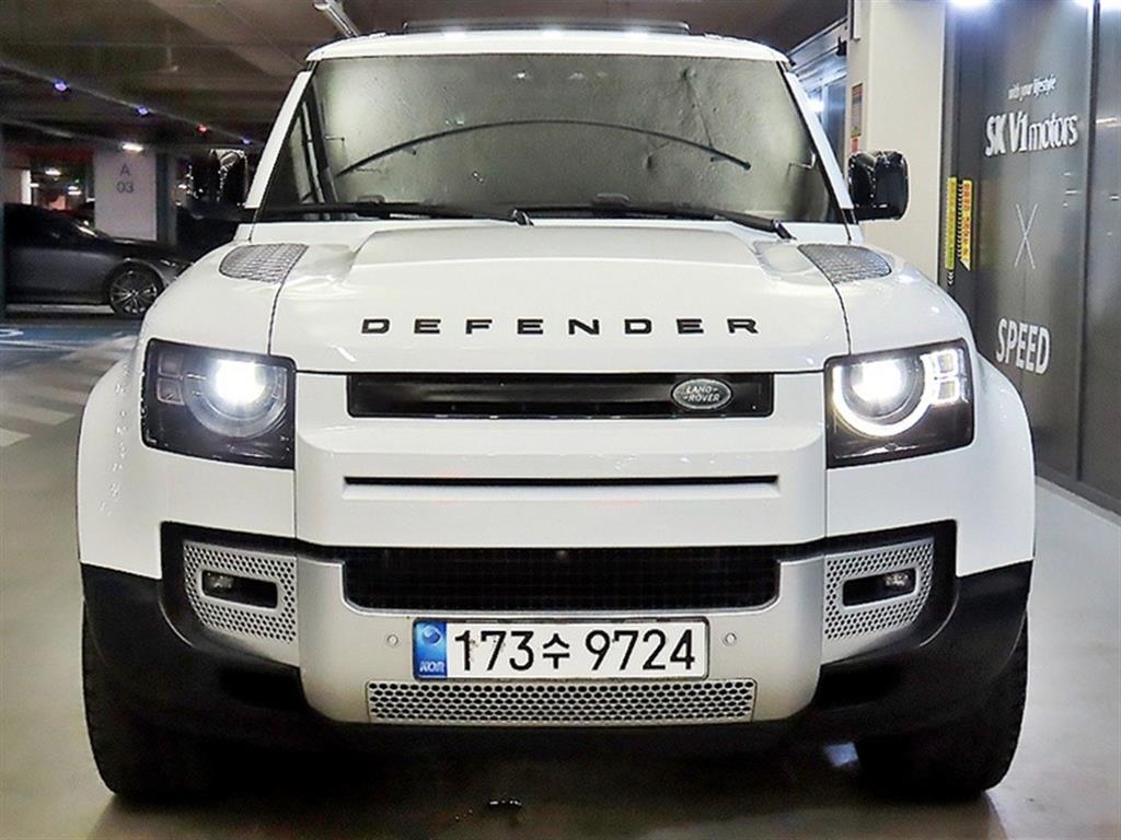Land Rover Defender 110 D250 SE 3