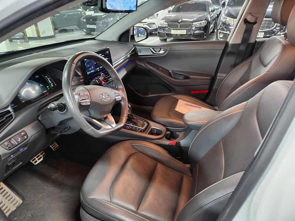Hyundai IONIQ Q 6