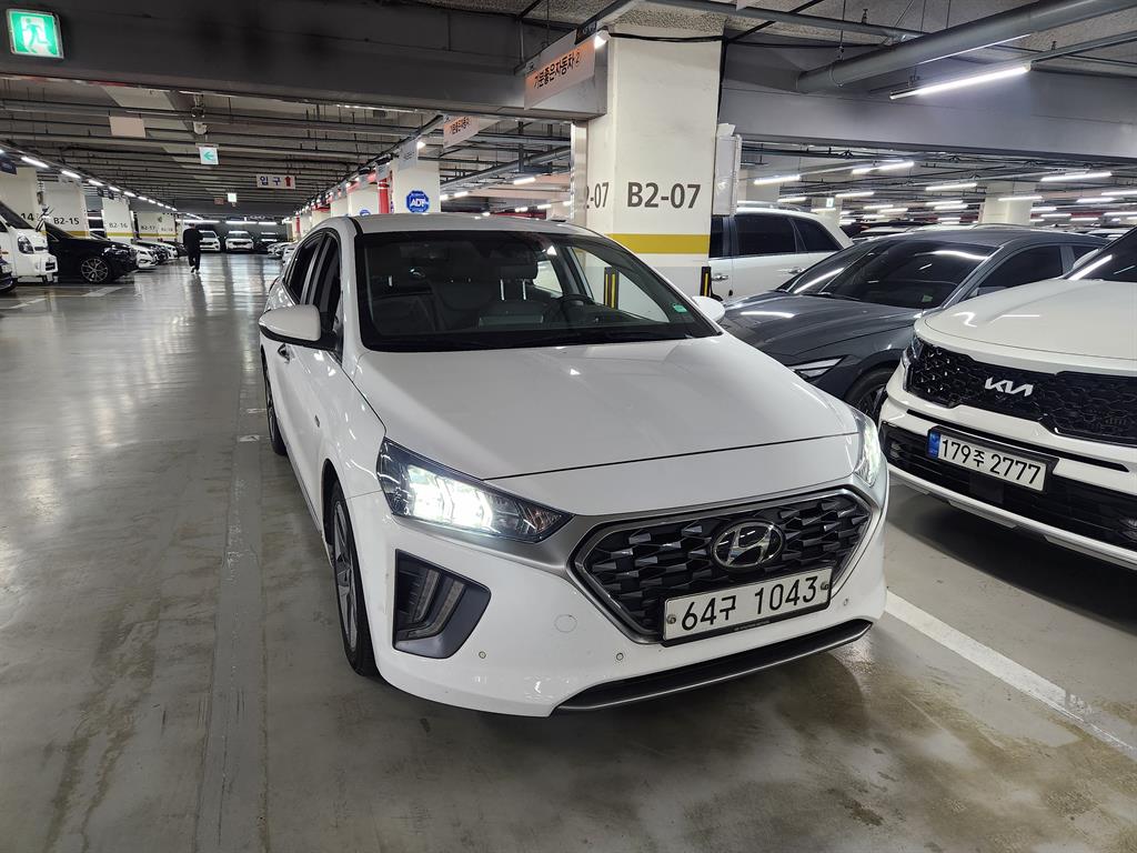Hyundai IONIQ Q 3