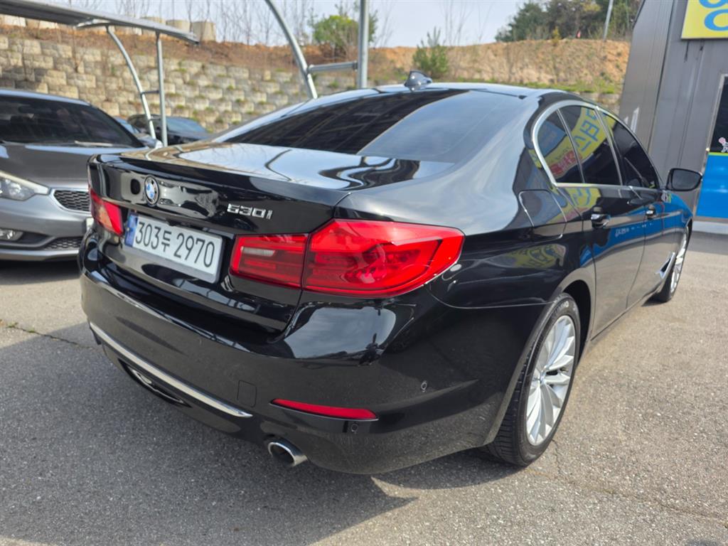BMW 5 Series 530i Luxury Plus 6