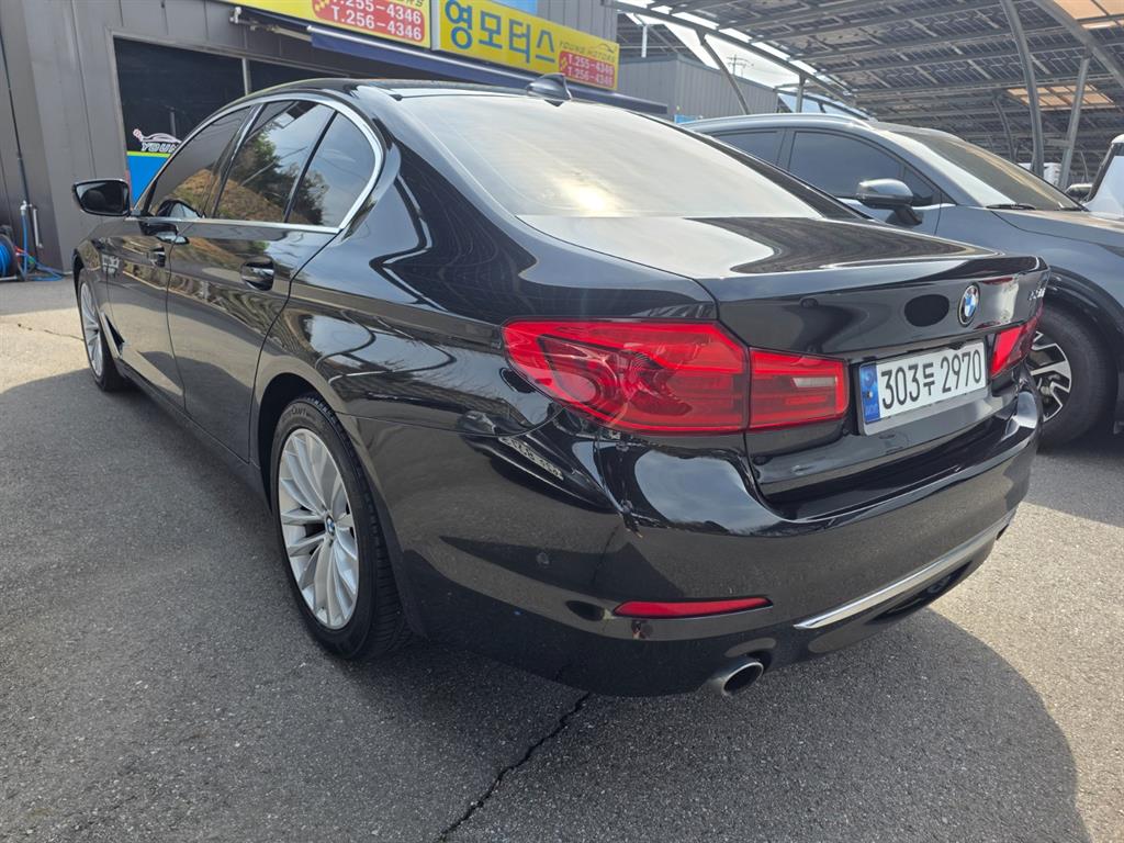 BMW 5 Series 530i Luxury Plus 7