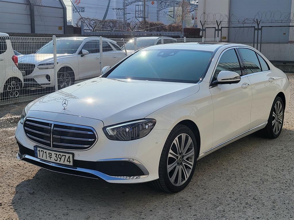 벤츠 E 클래스 E300e 4MATIC 익스클루시브 사진 2/20