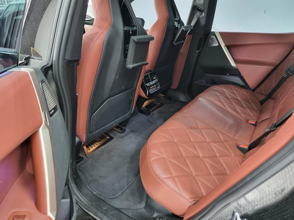 BMW X5 M50i 7