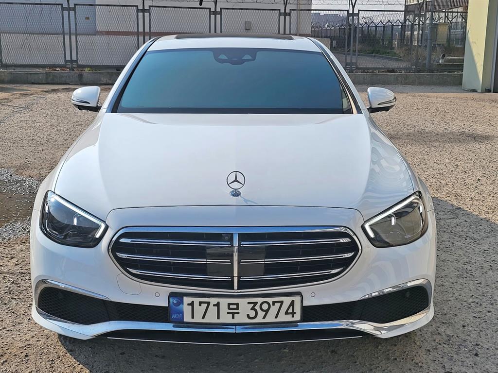 벤츠 E 클래스 E300e 4MATIC 익스클루시브 사진