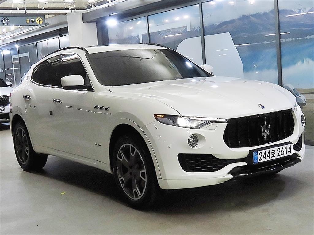 르반떼 3.0 AWD 그란 스포츠 2018년식