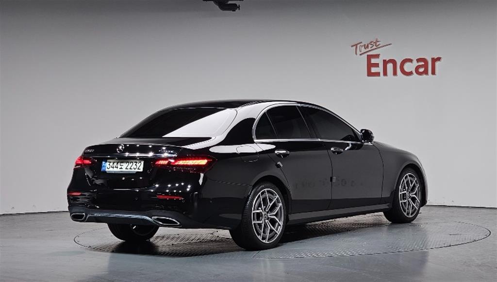 Mercedes-Benz E-Class E220d 4MATIC Exclusive — фото 2