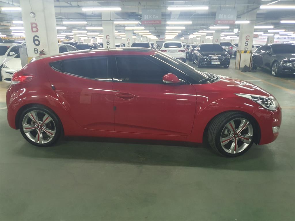 Hyundai Veloster Extreme 7