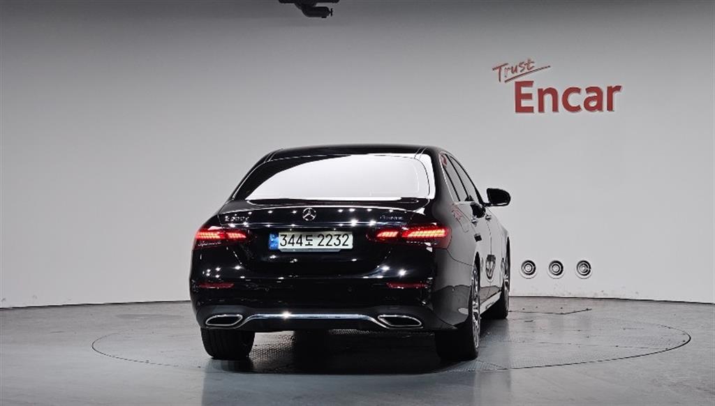 Mercedes-Benz E-Class E220d 4MATIC Exclusive — фото 4